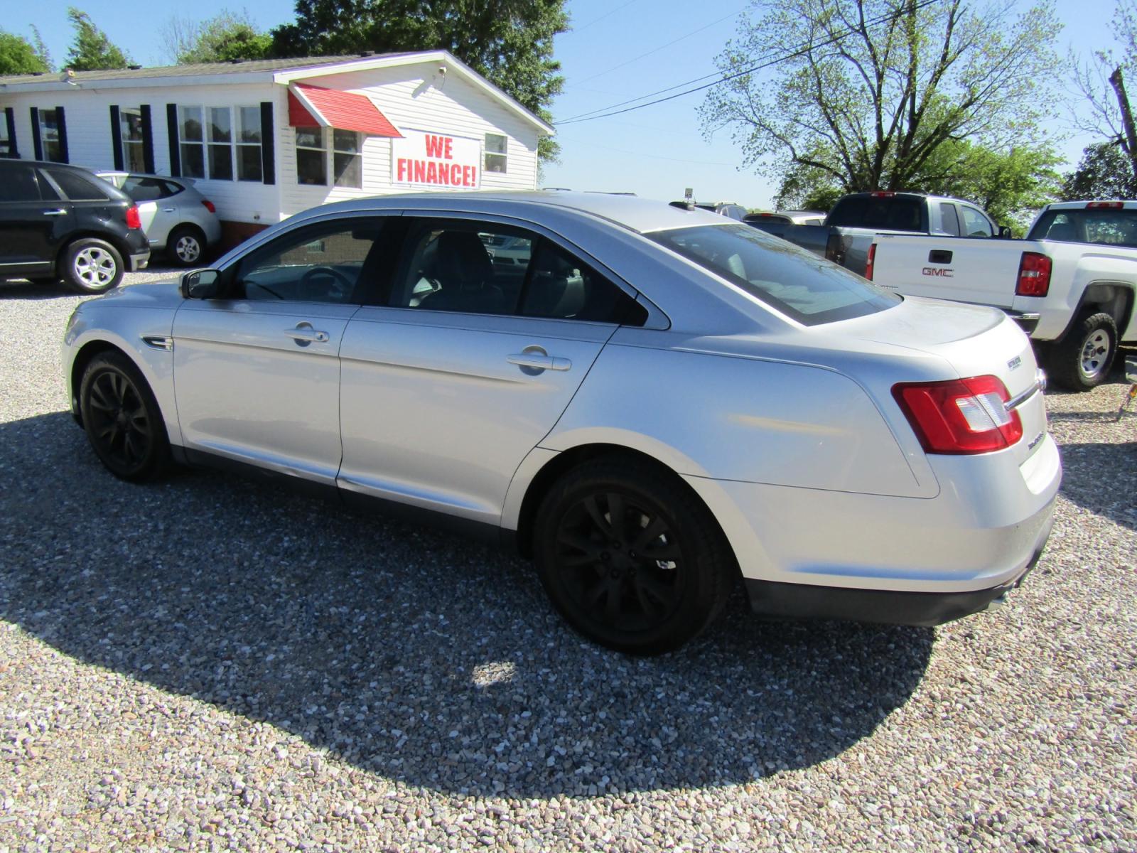 2012 Silver /Gray Ford Taurus (1FAHP2EW7CG) , Automatic transmission, located at 15016 S Hwy 231, Midland City, AL, 36350, (334) 983-3001, 31.306210, -85.495277 - Photo #5